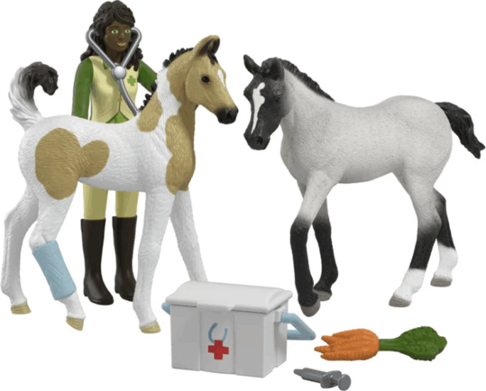 Schleich 42777 Horse Club Sarah elsősegélycsomagja játékszett