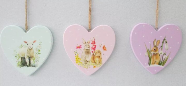 Szív alakú felakasztható nyuszis dísz fából 10 cm - Többféle Szív alakú felakasztható nyuszis dísz fából 10 cm - Többféle