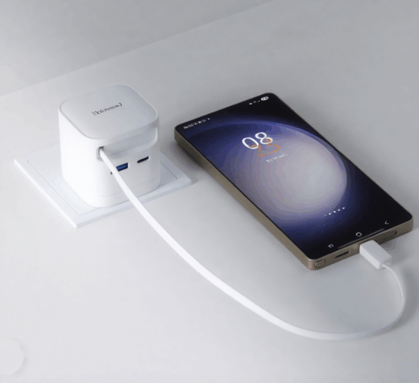 Intenso W65ACIC USB-A / 2x USB-C Hálózati Gyorstöltő Adapter integrált USB-C kábellel 65W - Fehér Intenso W65ACIC USB-A / 2x USB-C Hálózati Gyorstöltő Adapter integrált USB-C kábellel 65W - Fehér