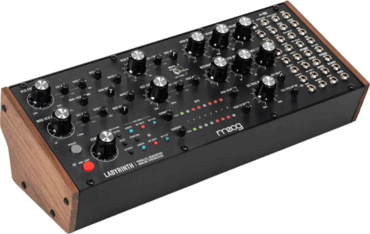 MOOG Labyrinth fél-moduláris analóg szintetizátor - Fekete / Barna