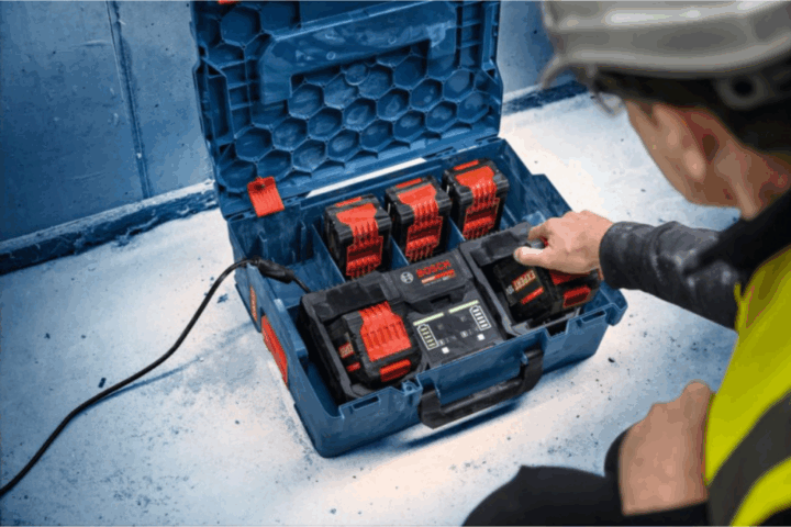 Bosch Starter-Set 2x EXBA18V-80 Akku 8Ah + EXAL18V2-320 18V Dual Akkumulátor töltő + Koffer