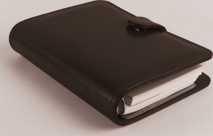 Realsystem 1/160 195 x 235mm 2023 Gyűrűs kalendárium - Fekete