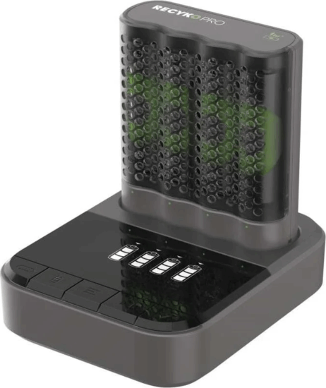 GP ReCyko Pro P461 AA/AAA NiMh Akkumulátor töltő + 4db elem (4x AA - 2000mAh)