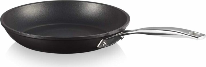 Le Creuset Tapadásmentes Alumínium Serpenyő 4,5x24cm - Fekete