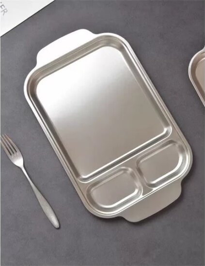 TOO KT-303 Praktikus rozsdamentes acél tálca fogóval 40.8 x 24.3 x 1 cm