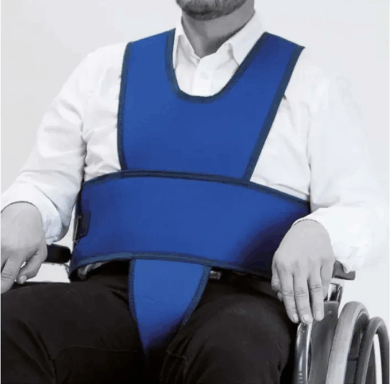 Timago 5-ponton rögzíthető biztonsági mellény kerekesszékbe M - Kék Timago 5-ponton rögzíthető biztonsági mellény kerekesszékbe M - Kék