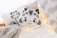 Nici Eleni Snowbell hópárduc párna 35 x 30 cm