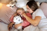 Nici Eleni Snowbell lógó hópárduc sapkával plüssfigura 50 cm