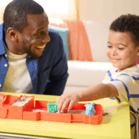 Spin Master 6072781 Kinetic Sand - Sandy Farm Formázható kinetikus homok szett