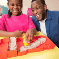 Spin Master 6072781 Kinetic Sand - Sandy Farm Formázható kinetikus homok szett