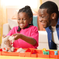 Spin Master 6072781 Kinetic Sand - Sandy Farm Formázható kinetikus homok szett