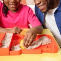 Spin Master 6072781 Kinetic Sand - Sandy Farm Formázható kinetikus homok szett