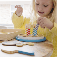 Spin Master Melissa & Doug Fa születésnapi torta játékszett