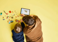 LEGO 11202 - Bluey És Családja A Tengerpartra Utazik