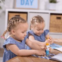 Spin Master Melissa & Doug Sticker WOW! 2 db-os Matricabélyegző készlet - Kutya/Macska