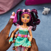 Spin Master Unicorn Academy Ava öltöztetős baba