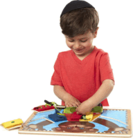 Spin Master Melissa & Doug Macis öltöztetős fejlesztő játék