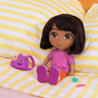 Spin Master Dóra a felfedező Énekelj velem interaktív baba - Német/Angol