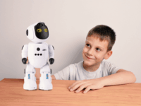 Revell 24704 RC "Smart-R" Interaktív Robot