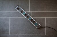 Brennenstuhl Premium-Alu-Line 230V Hálózati elosztó 6 aljzatos 3m - Fekete/Fehér