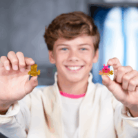 Moose Toys MrBeast Lab Swarms S2 Mega Lab 12 darabos figura készlet (Sort-4)