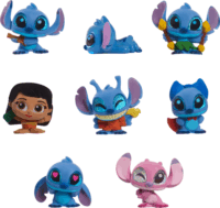 Just Play Disney Doorables Stitch 8 darabos gyűjthető figura készlet fém dobozban