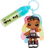 MGA Entertainment Yummiland Szájfény baba Sour Sweeties - Sasha Sourworms