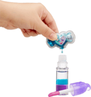 MGA Entertainment Yummiland Színváltós szájfény baba - Carly Cakepop