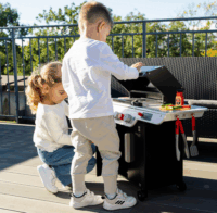 Theo Klein Weber Genesis fából készült grillsütő játékkonyha készlet