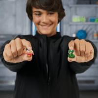 Moose Toys MrBeast Lab Swarms S3 Mega Lab - Harapós csípős szósz 14 darabos figura szett