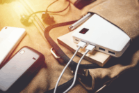 HOCO N33 1xUSB + 2xUSB-C Hálózati Gyorstöltő Adapter 30W - Fehér