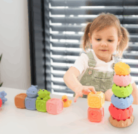 Tullo 18 darabos Montessori fejlesztő bébijáték készlet