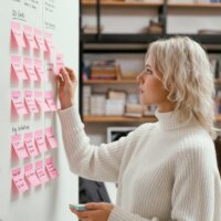 Ergo ER-305 Mágneses Filctábla gurulós állvánnyal 119x79cm - Fehér