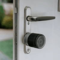 Yale Linus Smart Lock L2 Lite Okos Ajtózár Ø 61 mm - Fekete