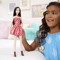 Mattel JJN59 Barbie Fashionista divatbaba pink párducmintás ruhában