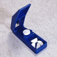 Sundo 24410 Műanyag Gyógyszer tabletta vágó eszköz - Kék