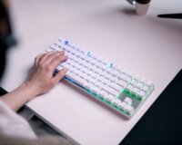 CHERRY XTRFY MX 8.2 Pro TMR Mechanikus Wireless USB-C RGB Gaming Billentyűzet DE - Fehér