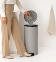 Brabantia Newicon 30 literes pedálos acél szemetes - Szürke