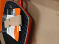 Le Creuset Signature Négyzet alakú grill serpenyő 26cm - Cseresznye piros (Csomagolássérült, esztétikai hibás)