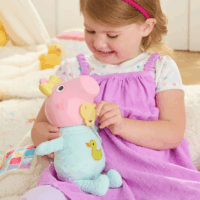 Hasbro Peppa Malac röfögő és gügyögő Evie plüssfigura