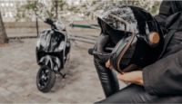 Sena Plus Boom Motoros kommunikációs rendszer 2 csatornás 400m - Fekete