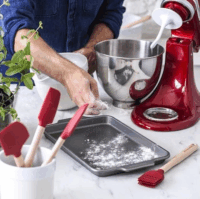KitchenAid Téglalap alakú tepsi 33x22cm - Szürke