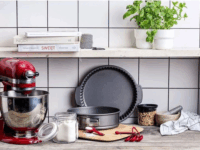 KitchenAid Csatos Alumínium sütőforma 20cm - Szürke