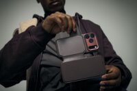 Decoded MagSafe Apple iPhone 17 Pro Bőr Kártyatartós Flip Telefon Tok - Barna