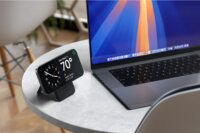 Satechi OntheGo Qi2 Mágneses Powerbank Állvánnyal 5000 mAh 20W - Fekete