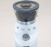 Smeg 50's Style CGF03CREU Elektromos Kávéörlő Kávédaráló 240g 150 Watt - Krém