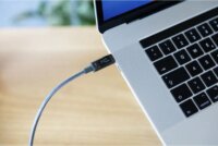 Ansmann 1700-0171 USB-C Apa - USB-C Apa Adat és Töltőkábel 140 Watt 2m Integrált LED Kijelzővel - Fekete