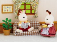 Epoch Sylvanian Families Csokinyuszi Apa Nappali Szett Figura 8cm