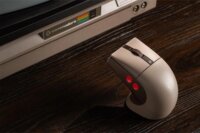 8BitDo Retro R8 C64 Edition Bluetooth + RF Wireless Gaming Egér Dokkolóval - Barna