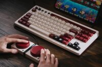 8BitDo Retro 87 Fami Edition Mechanikus Tri-Mode Wireless Gaming Billentyűzet US - Fehér/Piros